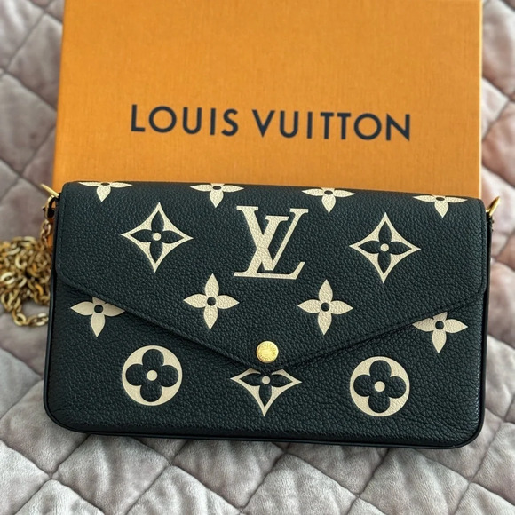 Louis Vuitton Pochette Felicie Black Beige
Shoulderbag 3PCS Set W/Box - Picture 5 of 16